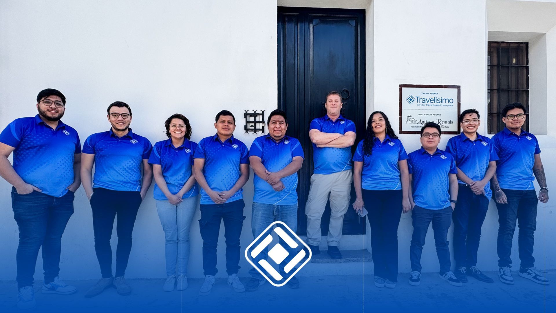 Este 2024 ha sido un año de grandes avances para Travelisimo, marcando nuestro compromiso de ofrecer experiencias turísticas únicas en Guatemala. Desde la expansión de nuestros servicios hasta el fortalecimiento de nuestra identidad como marca, estos logros reflejan nuestra pasión por conectar a los viajeros con la magia de nuestro país.

---

### **¿Qué es Travelisimo?**

Travelisimo es la plataforma integral para quienes desean explorar Guatemala de forma auténtica y sin complicaciones. Ofrecemos una amplia gama de servicios, desde casas vacacionales, hoteles y estadías únicas, hasta tours personalizados, transporte privado y alquiler de autos. Nuestra misión es hacer que cada experiencia sea inolvidable, destacando lo mejor de la cultura, la naturaleza y la hospitalidad guatemalteca.

![2.jpg](https://s3.us-south.cloud-object-storage.appdomain.cloud/bucket-travelisimo/2_8097e6f866)

---

### **Nuestros Logros en 2024**

#### **1. Diversificación de Servicios**

Ampliamos nuestra oferta para incluir nuevas experiencias, como paquetes eco-culturales y tours especializados para grupos grandes. También añadimos vuelos y alquiler de autos, consolidándonos como la opción más completa para cualquier tipo de viajero.

![4.jpg](https://s3.us-south.cloud-object-storage.appdomain.cloud/bucket-travelisimo/4_e3872949cb)

#### **2. Lanzamiento de Travi, Nuestro Asistente Virtual**

Uno de los hitos más destacados del año fue la incorporación de **Travi**, un asistente virtual diseñado para brindar atención personalizada 24/7. En 2024, Travi también obtuvo su **voz oficial**, un paso clave para fortalecer nuestra identidad como marca y crear una conexión más auténtica con nuestros clientes.

![5.jpg](https://s3.us-south.cloud-object-storage.appdomain.cloud/bucket-travelisimo/5_5482b9d30b)

#### **3. Crecimiento Digital y Orgánico**

Duplicamos nuestra comunidad en redes sociales gracias a una estrategia digital enfocada en contenido de calidad y storytelling auténtico. Además, nuestra presencia en TikTok, Instagram y Facebook ha inspirado a miles de viajeros a elegir Guatemala como su próximo destino.

![Para varios -5.jpg](https://s3.us-south.cloud-object-storage.appdomain.cloud/bucket-travelisimo/Para_varios_5_4b285e2010)

#### **4. Enfoque en Turismo Sostenible**

Nos asociamos con comunidades locales y organizaciones ambientales para promover prácticas sostenibles. Desde tours guiados en reservas naturales hasta iniciativas que benefician a la economía local, Travelisimo sigue siendo un agente de cambio positivo.

![3.jpg](https://s3.us-south.cloud-object-storage.appdomain.cloud/bucket-travelisimo/3_9b2054907f)

#### **5. Personalización de Experiencias**

En 2024 atendimos a más de **10,000 viajeros**, creando itinerarios únicos que se adaptan a las necesidades específicas de cada cliente, desde aventuras familiares hasta escapadas románticas.

---

### **Nuestro Camino hacia el Futuro**

Estamos orgullosos de lo que hemos logrado este año, pero sabemos que esto es solo el comienzo. Nuestro compromiso para 2025 es seguir innovando, expandir nuestra oferta y mantener a Guatemala como un destino turístico de clase mundial.

Gracias a todos nuestros clientes, socios y colaboradores por ser parte de este emocionante viaje. ¡La aventura apenas comienza!
