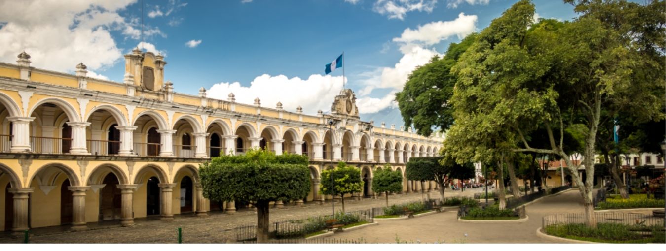 Among the many gems that this city has to offer, its museums occupy a special place. We will explain the best museums that Antigua Guatemala has to offer, providing an enriching experience that perfectly complements any trip to this city.

---

## Jade Museum:

[Jade Museum](https://travelisimo.com/es/guatemala/activity/tours-y-experiencias/antigua-guatemala/tour-de-jade-en-antigua) Located in the heart of Antigua, the Jade Museum Jade is a must-see for lovers of pre-Columbian culture.
Explore the fascinating history of jade in Mesoamerica, from its cultural significance to its use in rituals and artifacts.
Admire the impressive collection of jade pieces, including jewelry, sculptures and ancient utensils.
Learn about the carving and polishing techniques used by ancient civilizations to create these jade masterpieces.

![Jade](https://cdn.travelisimo.com/5_5fb7922506)

---
## Museum of Colonial Art:

[Colonial Art Museum](https://mcd.gob.gt/museo-de-arte-colonial/) Immerse yourself in Antigua Guatemala's colonial past in this charming museum, located in a restored old colonial house.
Enjoy an impressive collection of sacred art, including paintings, sculptures and liturgical ornaments.
Learn about the influence of the Catholic religion on daily life during the colonial era and its expression through art.
Explore the different themed rooms that show the evolution of colonial art in Guatemala and its cultural relevance.

![Arte Colonial](https://cdn.travelisimo.com/4_91f309849c)

---

## House of Ancient Weaving Museum:

Discover the rich textile tradition of Guatemala in this museum dedicated to the history and art of weaving.
Marvel at the variety of weaving techniques, designs and patterns used by indigenous communities throughout the centuries. Watch live demonstrations by local weavers as they work on traditional looms, keeping this ancient tradition alive.
Explore the museum store, where you can purchase beautiful pieces of Guatemalan textiles as a souvenir of your visit.

![Casa del Tejido](https://cdn.travelisimo.como/3_dd59f4bcc0)

---

## [Casa Santo Domingo](https://travelisimo.com/es/guatemala/alojamiento/hoteles-y-resorts/antigua-guatemala/casa-santo-domingo-2?currency=USD&language=es&country=GT&)

Immerse yourself in history of the Dominican Order and its legacy in Antigua Guatemala in this fascinating museum.
Walk the hallways of a restored old convent and admire the colonial architecture and archaeological ruins that surround it.
Discover sacred art, religious artifacts and exhibitions that tell the story of evangelization in Guatemala.
Don't miss the exhibition of silver objects and the botanical gardens that complement the cultural experience in this museum.

![Museo de Plata](https://cdn.travelisimo.com/6_349f3724b4)

---

## [Tour and cocoa tasting in Antigua Guatemala](https://travelisimo.com/es/guatemala/activity/tours-y-experiencias/antigua-guatemala/chocolate-workshop-2?adult=1&currency=USD&country=GT&) 

Delight yourself with a sensory experience in this museum dedicated to chocolate, one of the culinary treasures of Guatemala.
Learn about the chocolate production process, from growing cocoa to making delicious chocolate products.
Participate in interactive workshops where you can make your own chocolate and taste different varieties of this delicacy.
Discover the cultural and historical importance of cocoa in Guatemalan society and its legacy from pre-Columbian times to today.

![chocomuseo](https://cdn.travelisimo.com/1_96281b6007)

---

Antigua Guatemala is a destination rich in history, culture and natural beauty, and its museums are a fundamental part of this experience. From jade to chocolate, each museum offers a unique window into this city's rich cultural heritage. We hope this guide has inspired you to explore these incredible museums during your trip to Antigua Guatemala as Travelisimo can help you with the best tours. Don't hesitate to immerse yourself in the fascinating history and art that this city has to offer!