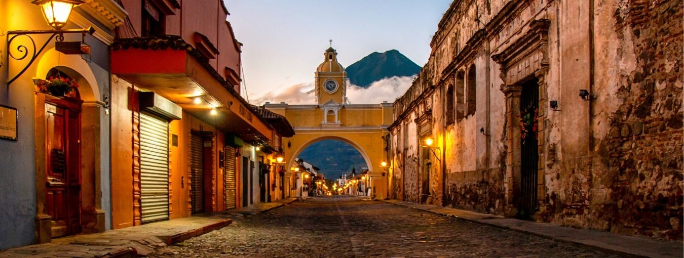 [Cultural tour in Antigua guatemala](https://travelisimo.com/es/guatemala/activityes/tours-y-experiencias/antigua-guatemala/antigua-cultural-tour?adult=1&currency=USD&country=GT&) to truly capture the essence and beauty of this city, you have to see it from above. In this blog, we dive into the best viewpoints in Antigua, detailing each panoramic corner and highlighting the cultural and natural wealth they offer.

---
## 1. Cerro de la Cruz:

The [Cerro de la Cruz](https://travelisimo.com/es/guatemala/activityes/attractions/antigua-guatemala/visit-cerro-de-la-cruz-antiguas-famed-viewpoint?banner=true) rises majestic north of Antigua, offering an unparalleled panoramic view of the city and its surroundings. From here, you can contemplate the perfect symmetry of the red tile roofs, the bell towers of the colonial churches and the volcanoes that rise in the distance. This viewpoint is an essential stop for any visitor who wants to understand the beauty and history of Antigua.

![Cerro de la Cruz](https://cdn.travelisimo.com/2_8dfa1b3d46)

---
## 2. Hotel Santo Domingo: An Oasis of Calm and Beauty

[Casa Santo Domingo](lhttps://travelisimo.com/es/guatemala/alojamiento/hoteles-y-resorts/antigua-guatemala/casa-santo-domingo-2?currency=USD&language=es&country=GT&) is a refuge of luxury located on the outskirts of Antigua, boasting spectacular panoramic views of the city and the imposing Agua Volcano. Here, visitors can enjoy a unique experience, exploring the hotel's lush gardens and immersing themselves in the history and culture of the region.

![Casa Santo Domingo](https://cdn.travelisimo.com/2_eccfe491de)

---
## 3. Cerro de San Cristóbal: A View from the Top of the History of Antigua

Cerro de San Cristóbal is notable as it offers a unique perspective of Antigua and its surroundings. From here, you can contemplate the city in all its splendor, as well as visit the hermitage of San Cristóbal, a small chapel dating from the 17th century and which offers a haven of peace and serenity in the midst of the bustle of the city.

![Cerro de San Cristobal](https://cdn.travelisimo.com/3_98d85032ee)

---

## 4. Church of San Francisco: A Privileged View of the Cultural Heritage of Antigua

The Church of San Francisco offers a stunning view of the historic center of Antigua and its main attractions, such as the Cathedral, the Palace of the Captains General and the iconic Arco de Santa Catalina. This viewpoint is the perfect place to appreciate the richness of Antigua's cultural heritage and understand its historical and architectural importance.

![San Francisco](https://cdn.travelisimo.com/4_3ce61ddc97)

---
## 5. The Rooftop: A Cultural Perspective of Antigua

[Finca La Azotea](https://www.youtube.com/watch?v=5UZbW0DLHH4) Located in the Casa K'ojom Museum, the La Azotea Viewpoint offers a unique view of Antigua and its surroundings, as well as the opportunity to explore the museum and learn about the history and culture of Guatemala. From here, you can take in the beauty of the red tiled roofs and volcanoes rising in the distance, while immersing yourself in the rich history and traditions of the region.

![Museo](https://cdn.travelisimo.com/5_63f6c1dff2)

Come and discover, from the [Travelisimo] Platform (https://travelisimo.com/es/) you can find different activities and stays to make your trip unforgettable.