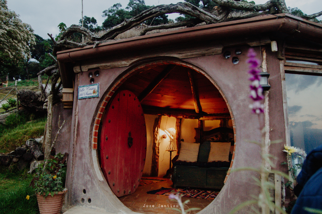 The options for unique stays in Guatemala are more and more, with new proposals to live unique experiences when you are looking for different ways to sleep, many places come to mind that we could recommend but here we leave you our 5 recommendations for this 2021.



## Cabins in Pino Dulce

These cabins are in the middle of the forest in the upper part of Jalapa.  Incredible experiences to live such as; the sunrise in front of these misty forests, nature waking up next to you, the sunlight entering through the windows of your cabin and more!

![Pino Dulce Cabañas Jalapa.jpg](https://cdn.travelisimo.com/Pino_Dulce_Cabanas_Jalapa_14bbf9e947)



## Hacienda Tijax

An EcoHotel surrounded by nature that offers you a relaxing and quiet ambient, undoubtedly sleeping with the sound of the water in the background is something you have to experience, with different options from traditional rooms to some inside the mangroves in this gorgeous area.

![Haciendo Tijax Izabal.jpg](https://cdn.travelisimo.com/Haciendo_Tijax_Izabal_25531135ac)



## Nick´s Tree House

An unique house in Quetzaltenango can be the setting for your next stay, something that all of us at some point wanted to live, is to be able to sleep in a tree house, it has two levels and has all the comforts to enjoy your stay, with capacity for two adults and two children.

![nick´s tree house Huehuetenango.jpg](https://cdn.travelisimo.com/nick_s_tree_house_Huehuetenango_6d335c02f5)



## Finca el Tular

A nature's sanctuary, if you want to enjoy pure air in the middle of a fascinating forest without losing the luxuries that a 5-star hotel offers, this place is your option to choose without a question, with its bungalow-style rooms.

![El Tular Santa Catarina Pinula.jpg](https://cdn.travelisimo.com/El_Tular_Santa_Catarina_Pinula_9aeda8dcc7)


## Hobbitenango

Sleeping in houses made to the Comarca's style is something unique in Guatemala, feeling part of a movie is something that you have to experience, now you can do it at the cabins with all the comforts from a shower with hot water to a romantic dinner in the room with one of the most stunning views in the area.


![Hobbitenango Sacatepequez.jpg](https://cdn.travelisimo.com/Hobbitenango_Sacatepequez_9f86128f10)