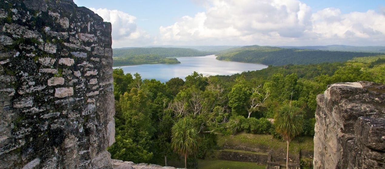 Mirador Yaxha - Mayas.jpg