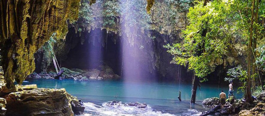 Parque Nacional Grutas de Lanquín.jpg