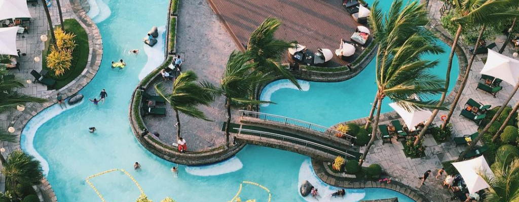 blog-beneficios-hoteles-resorts-hospedaje-guatemala-vacaciones-piscina.png