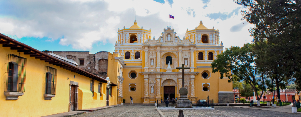 blog-foto-visita-a-pie-antigua-guatemala-iglesia.png