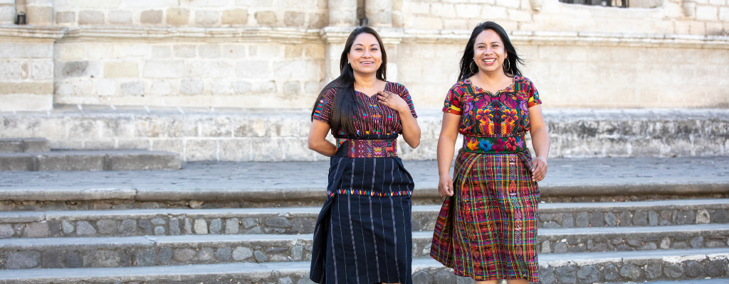 blog-foto-visita-a-pie-antigua-guatemala-personas.png