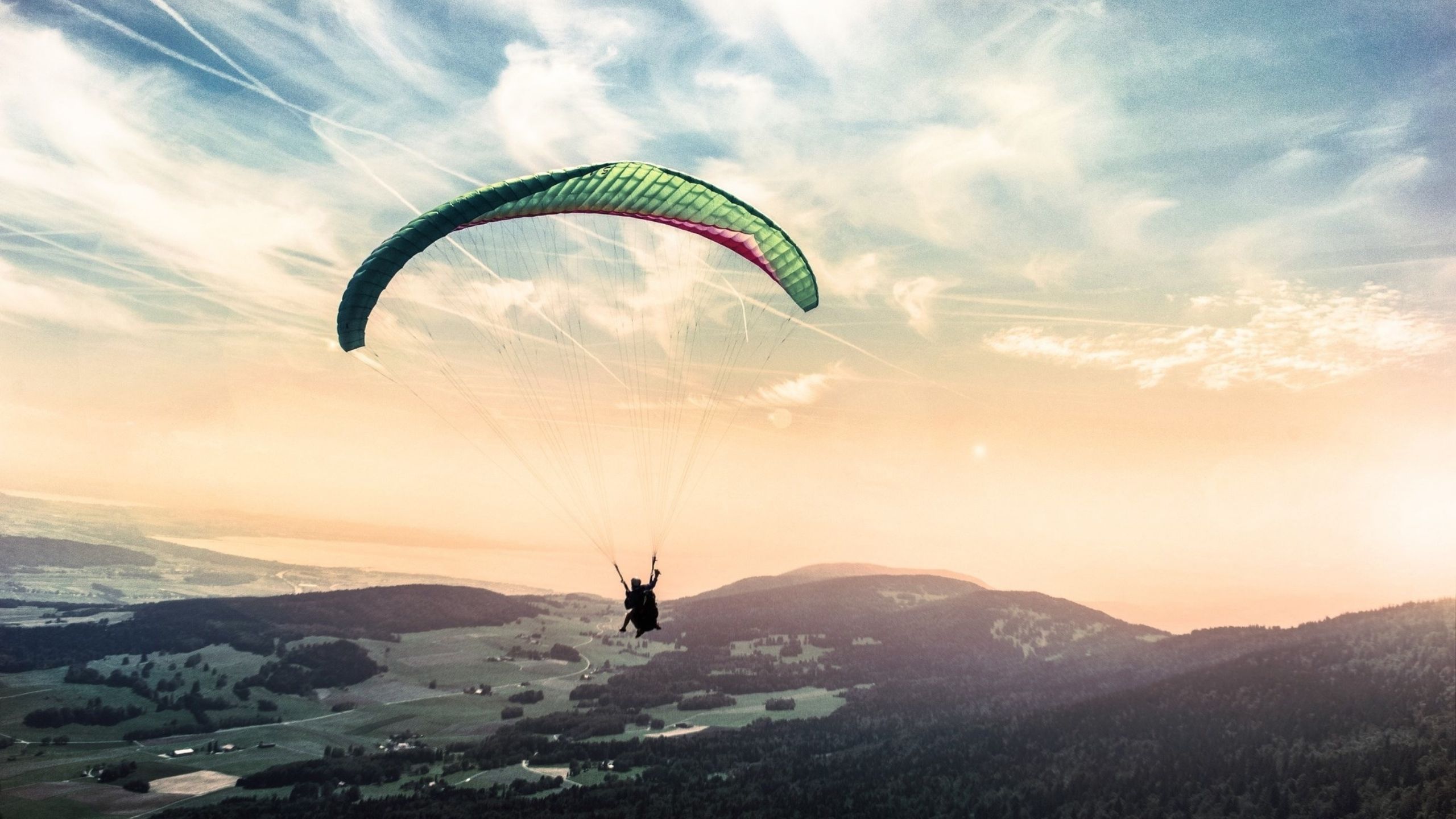 unique ones that will test your limits. From cave exploration, cliff descent, to extreme flights over Lake Atitlán. Possibly you already know some [destinations](https://travelisimo.com/guatemala/top-destination?country=GT), but you never imagined the adventures and sports you could do in them.


## 1. Paragliding in [Lake Atitlán](https://travelisimo.com/guatemala/top-destination/que-hacer-en-Atitlan?country=GT)

The most beautiful lake in Guatemala, it is a perfect setting for paragliding, a flight with a flexible light glider, a flight that begins at the top of a mountain

![1.jpg](https://cdn.travelisimo.com/1_b0e1cb9f3e)

 
## 2. Camping in front of Active Volcano

After 6 hours of walking through 4 types of forests to reach the top of the Acatenango volcano, the adventure will culminate with a camp in front of one of the active volcanoes in Guatemala, explosions that you can observe in first person, without a doubt a spectacle. amazing.

![2.jpg](https://cdn.travelisimo.com/2_30ac1f52fa)


## 3. Rappel in Waterfall

A destination near the city offers you not only trails within nature, but to culminate this walk you can rappel down a waterfall 40 Mtrs high, a unique activity a few kilometers from the capital.

![3.jpg](https://cdn.travelisimo.com/3_ae865bb4cb)


## 4. Flight in Micro Light

A flight in an aircraft with versatility that may surprise you, in which direction changes and long and stable flights can be made. Enough to enjoy beautiful landscapes, sunrises and sunsets. Flying this way is unmatched.

![4.jpg](https://cdn.travelisimo.com/4_d0bb7eb6be)

## 5. Rafting in Rio Cahabón

An extreme activity that takes place in inflatable rafts that allows you to navigate all the rapids of the Cahabón River and you can travel between 9 to 12 kilometers of extreme adventure. The activity requires special equipment as well as being accompanied by specialists. Being an extreme contact with nature and adrenaline to the surface.

![5.jpg](https://cdn.travelisimo.com/5_3d02024fd6)