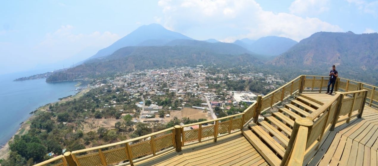 cerro kaqasiiwaan - Lago Atitlan.jpg