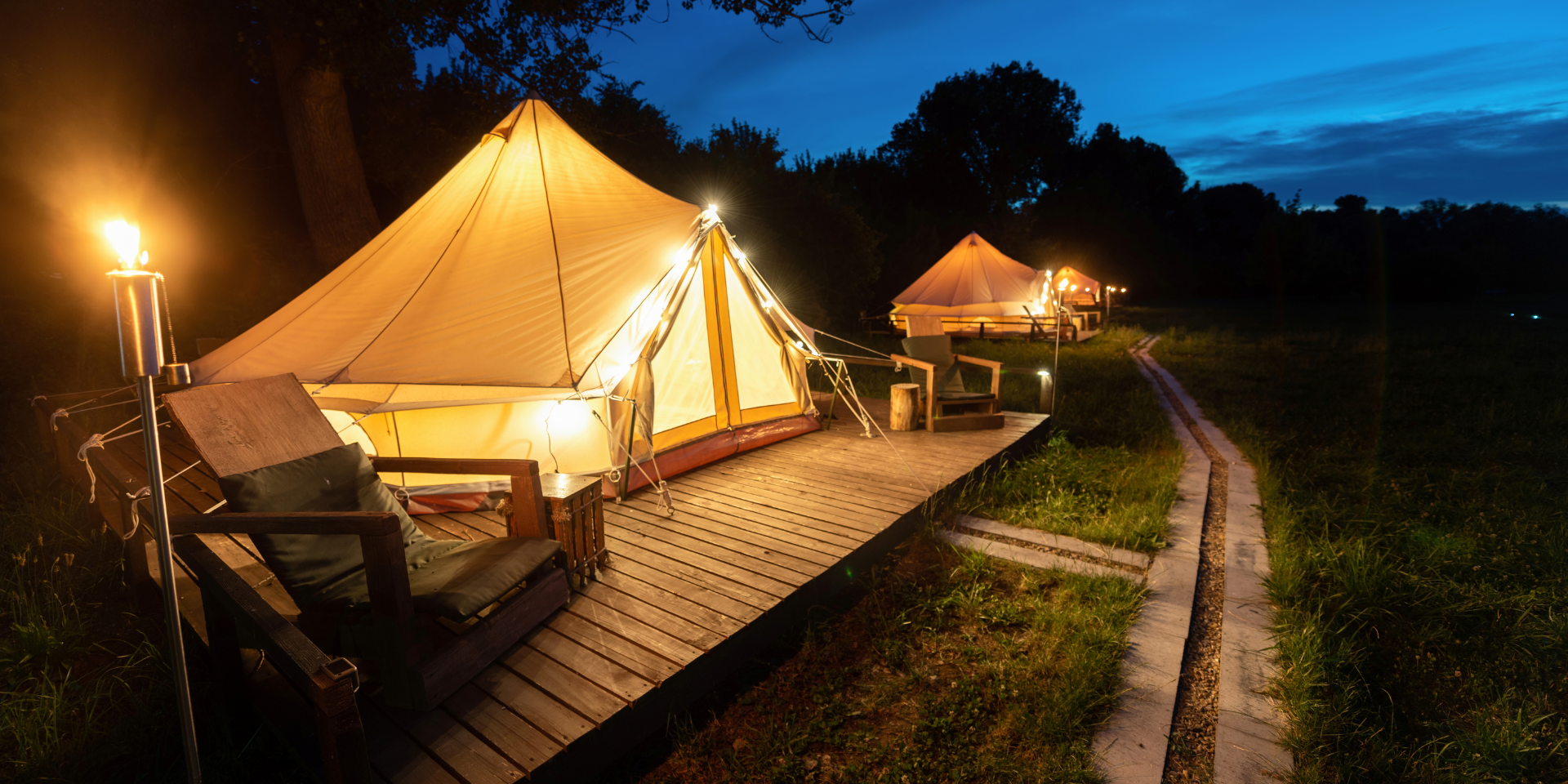 **Glamping,** or "glamorous camping," is a unique and exciting way to experience the natural beauty of Guatemala. With its lush rainforests, towering volcanoes, and sparkling lakes, this Central American country offers a wide variety of glamping options for travelers.

In this blog post, we will highlight the three best regions for **glamping in Guatemala:** 

![foto-blog-glamping.png](https://cdn.travelisimo.com/foto_blog_glamping_3089b4939f)
##### Credits: Photograph of a woman enjoying her reading while staying at a glamping site.

---
## Sacatepéquez

The first region we recommend for **glamping in Guatemala** is Sacatepéquez. This region, located just outside of Guatemala City, is home to some of the most beautiful and luxurious glamping accommodations in the country.

The area is known for its rich Mayan history and culture, and it is the perfect place to immerse yourself in the local way of life while enjoying the comforts of a high-end glamping experience.

Some popular [glamping options](https://travelisimo.com/es/guatemala/alojamiento/estadias-unicas/antigua-guatemala/antai-glamping?country=GT&) in Sacatepéquez are in Antigua Guatemala, where visitors can also explore the city's vibrant markets, sample traditional Guatemalan cuisine, and take in the stunning views of the surrounding volcanoes. 

![foto-blog-glamping-sacatepequez.png](https://cdn.travelisimo.com/foto_blog_glamping_sacatepequez_81a019554e)
##### Credits: Photography by Glamping Antai

---
## Alta Verapaz

Next, we recommend Alta Verapaz for glamping in Guatemala. This region is located in the northern part of the country and is known for its breathtaking natural beauty. It is home to the stunning Laguna Lachuá, a crater lake surrounded by lush rainforest.

The area also offers a variety of outdoor activities, such as hiking, birdwatching, and fishing. [Glamping accommodations in Alta Verapaz](https://travelisimo.com/es/guatemala/alojamiento/estadias-unicas/lanquin/guayaha?currency=USD&country=GT&) range from rustic cabin rentals to luxury tents with breathtaking views of the lake and surrounding rainforest.

*Looking for a unique camping experience? Look no further! Use code GLAM10 at checkout for 10% off your next glamping adventure.*

![foto-blog-glamping-alta-verapaz.png](https://cdn.travelisimo.com/foto_blog_glamping_alta_verapaz_7eec9bd12b)
##### Credits: Photograph by Glamping Guayaha

---
## Guatemala City

Finally, for those looking for a unique glamping experience, we recommend checking out the [glamping options in Guatemala City.](https://travelisimo.com/es/guatemala/alojamiento/estadias-unicas/guatemala-city/glamping-at-green-rush?country=GT&) In places like Green Rush, it is possible to enjoy the best of nature while being close to the city and all it offers.

From luxury tents on the rooftop of a hotel to tree houses, there are plenty of options in Guatemala City for those looking for a break with a difference. It is an ideal activity to do for families or couples. 

Guatemala is a country with a lot to offer for those who are looking for a unique and exciting glamping experience. Whether you're looking for a luxurious retreat in the heart of the city or a rustic adventure in the heart of the rainforest, you're sure to find something that suits your needs in Sacatepequez, Alta Verapaz, and Guatemala City. So pack your bags and head to one of these beautiful regions for an unforgettable glamping experience.

![foto-blog-glamping-guatemala.png](https://cdn.travelisimo.com/foto_blog_glamping_guatemala_86e81f0888)
##### Credits: Photography by Glamping Rush Verde

---
Are you ready for the adventure? Book your **glamping** trip in [Travelisimo,](https://travelisimo.com/es/guatemala/alojamiento/estadias-unicas?product=5&results=12&capacity=1&adult=1&currency=USD&country=GT&order=1&) where you can find an option to all your travel needs in one place. And remember, use the code GLAM10 for a 10% discount. 
