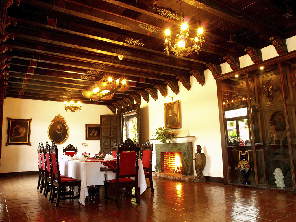 Hotel colonial y lujoso a media cuadra del arco  - 4