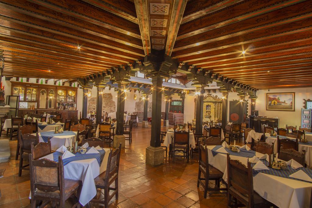 Hotel colonial y lujoso a media cuadra del arco  - 2