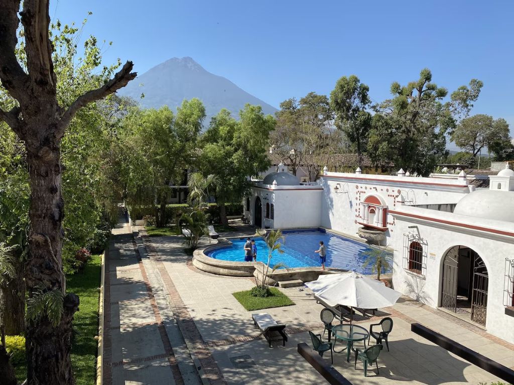 Villas with gardens, terraces, pool & restaurant. - 2