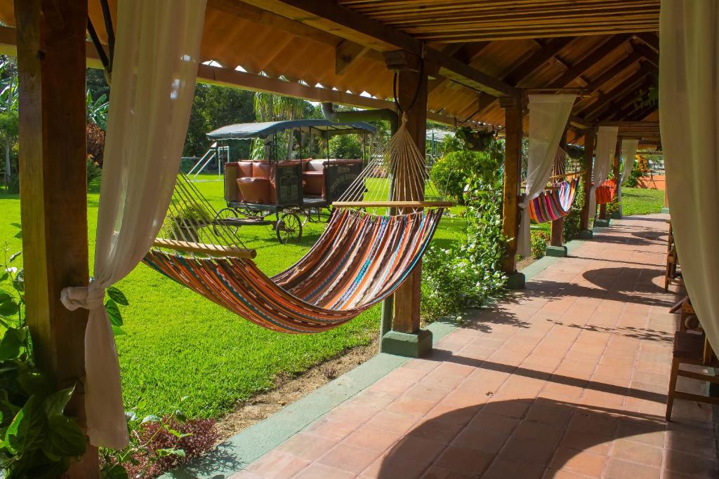 Charming lakeside hotel in Central Panajachel - 3