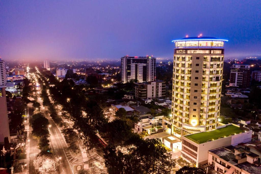 Luxury and Panoramic Views in Guatemala City - 1