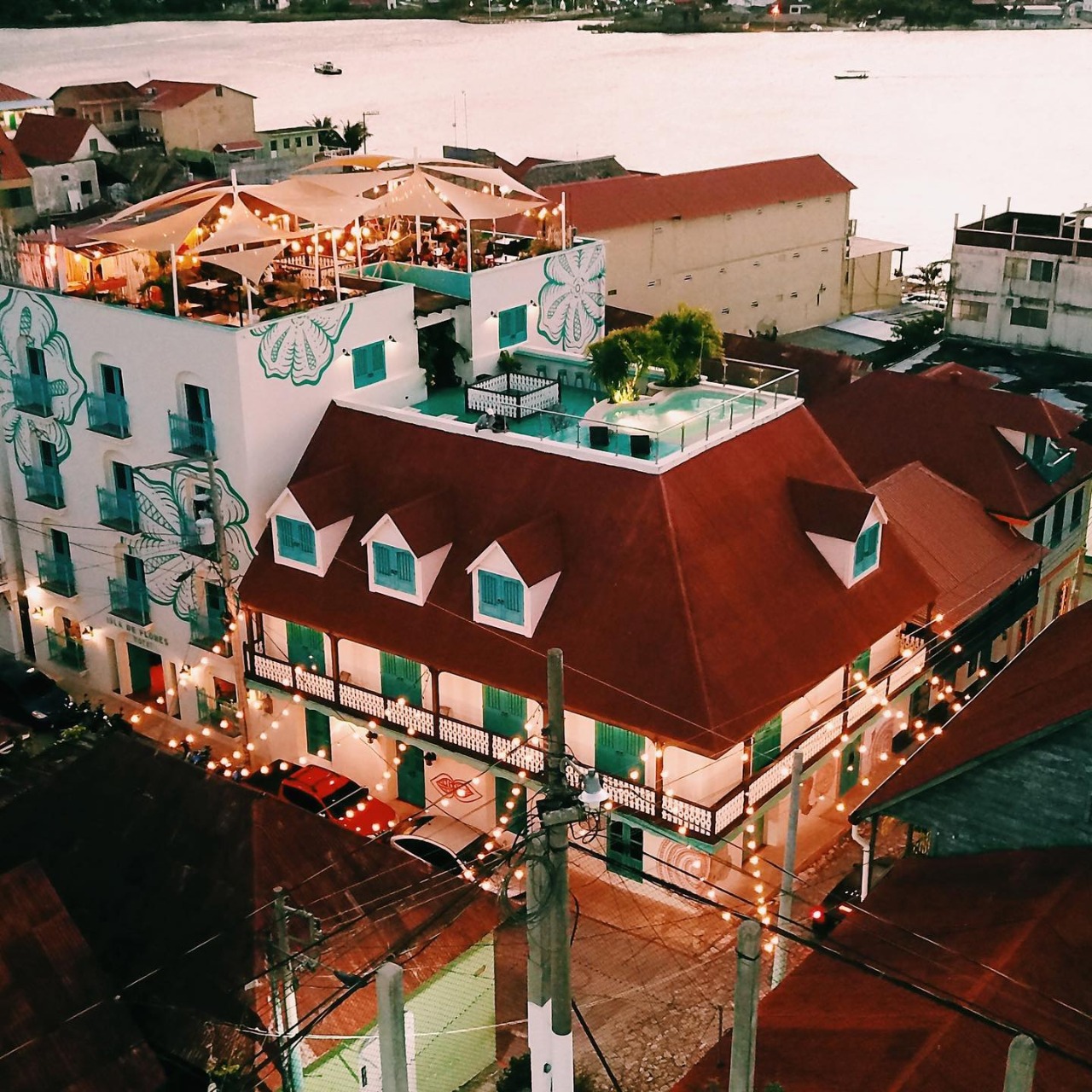 Colorful, Vibrant and Comodo Hotel in Flores - 1