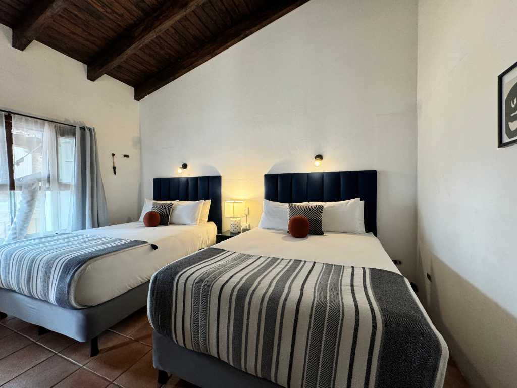 Room 2 beds