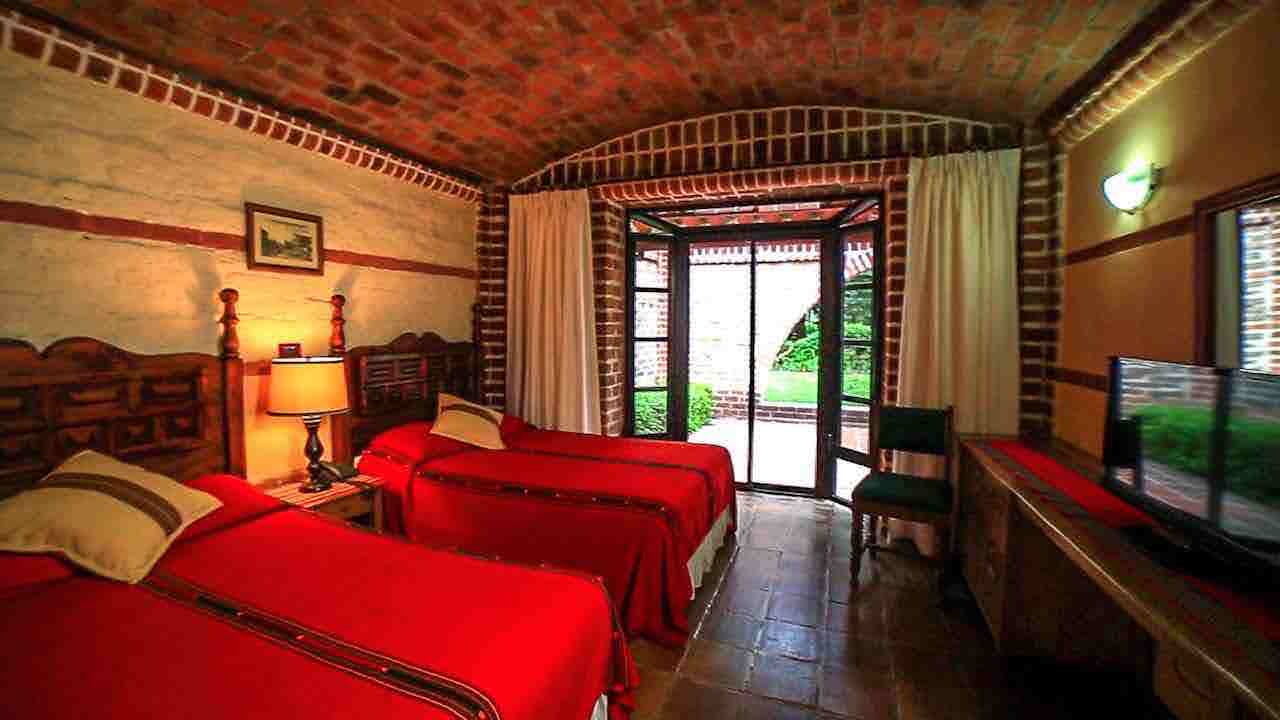 HOUSE BETWEEN RIOS