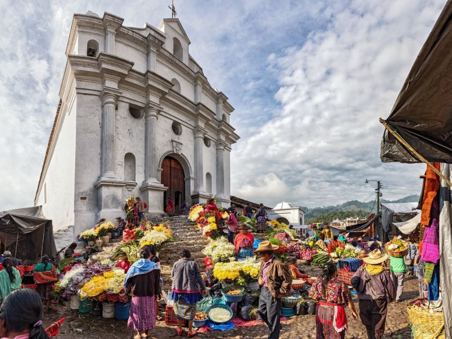 Descubre la Cultura Maya y el Vibrante Mercado de Artesanías - 1