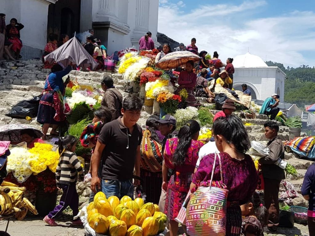 Descubre la Cultura Maya y el Vibrante Mercado de Artesanías - 4