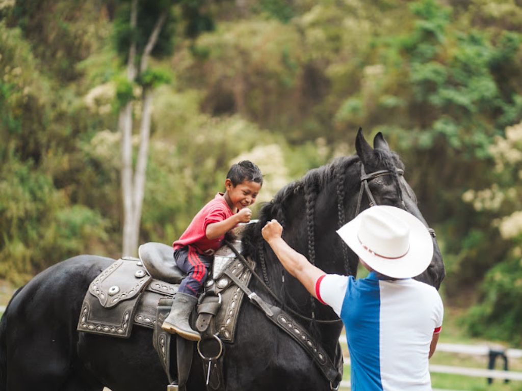 Tour to Caballo in Finca San Buena Aventura - 1