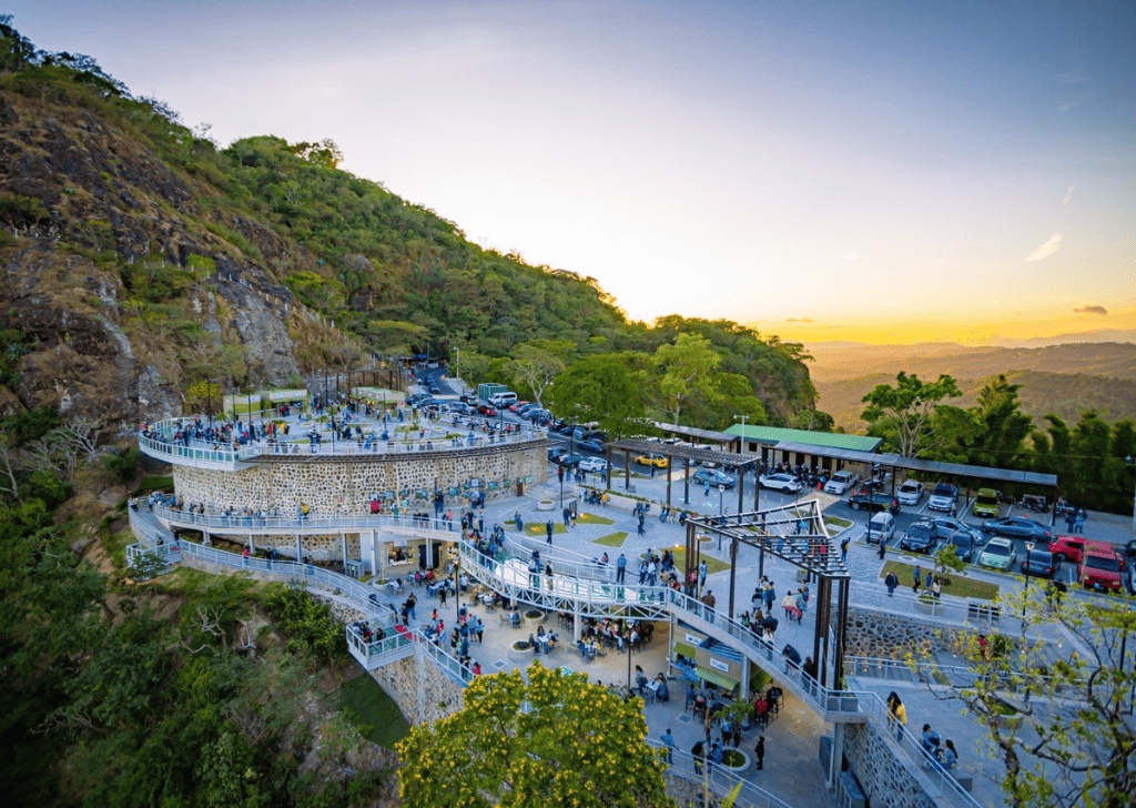 Atardecer mágico en Puerta del Diablo, El Salvador - 1
