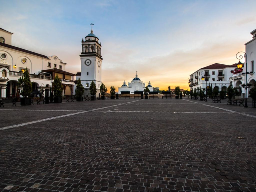 Explore nature and modernity in Guatemala City - 1