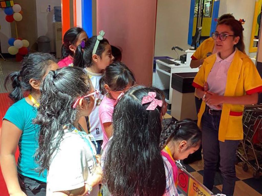 Children's Tour, Children's Museum and La Aurora Zoo - 2