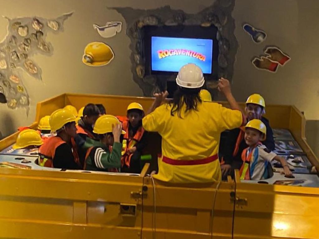 Children's Tour, Children's Museum and La Aurora Zoo - 1
