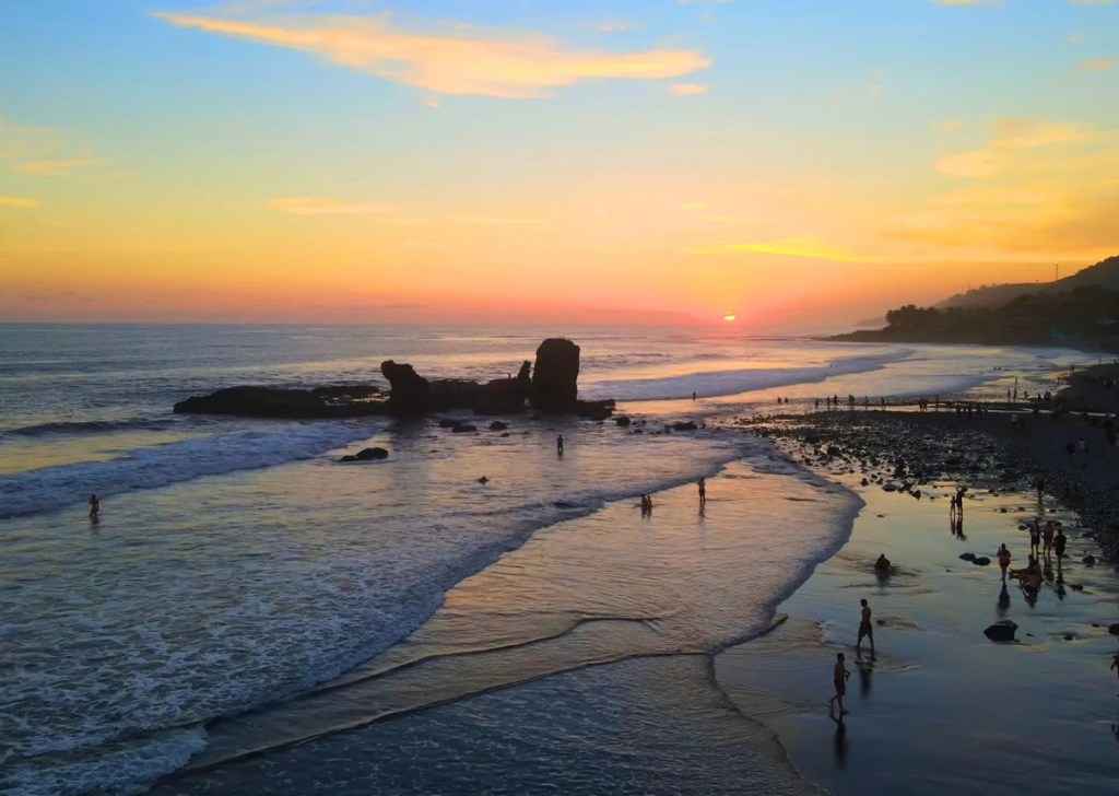 La Libertad beach and a visit to El Tunco. - 2