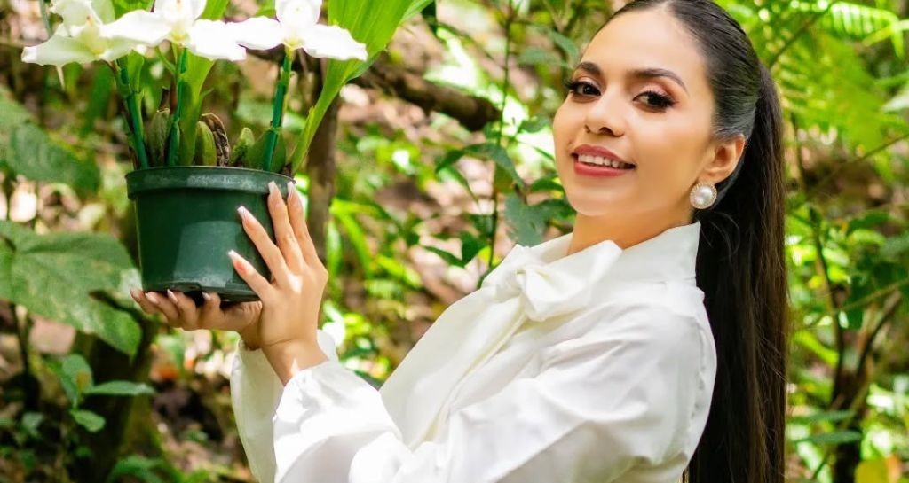 See exotic Orchids in Guatemala's Rainforest - 1