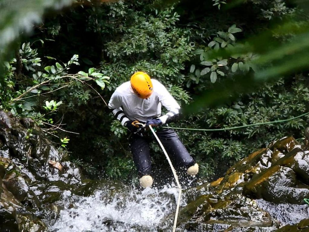 Rappel adventure in the Montebello Cascades - 3