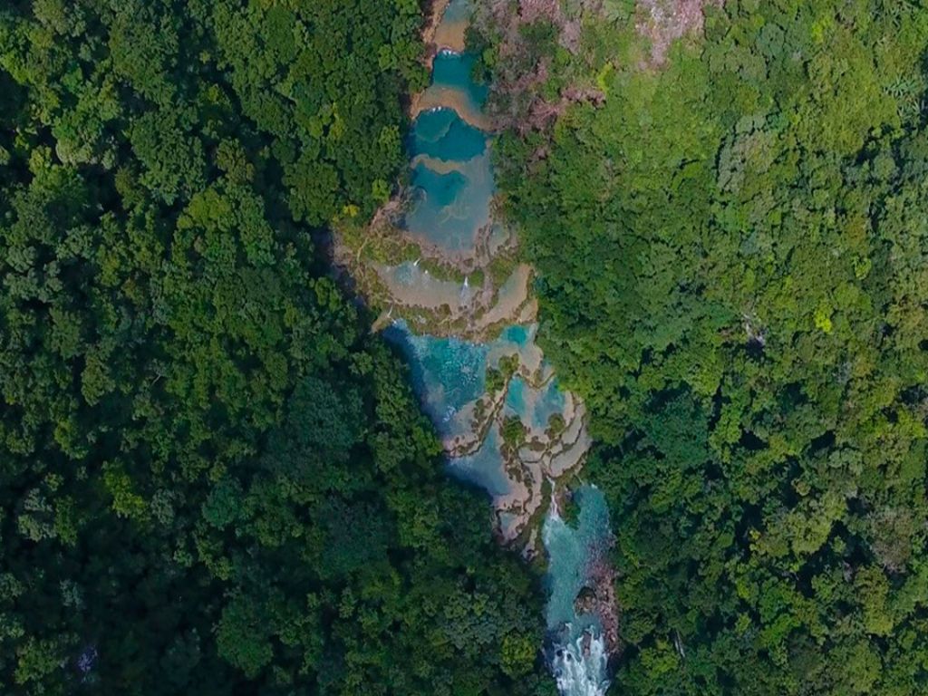 Enjoy this natural paradise on a helicopter ride - 2