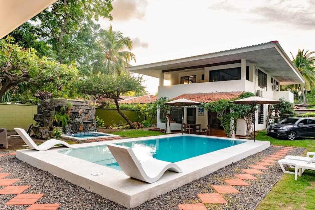 Relax in a spacious house with a private pool. - 1