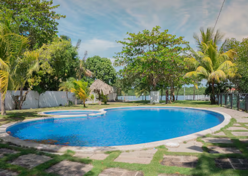 Tropical getaway with pool on the Costa del Sol. - 3