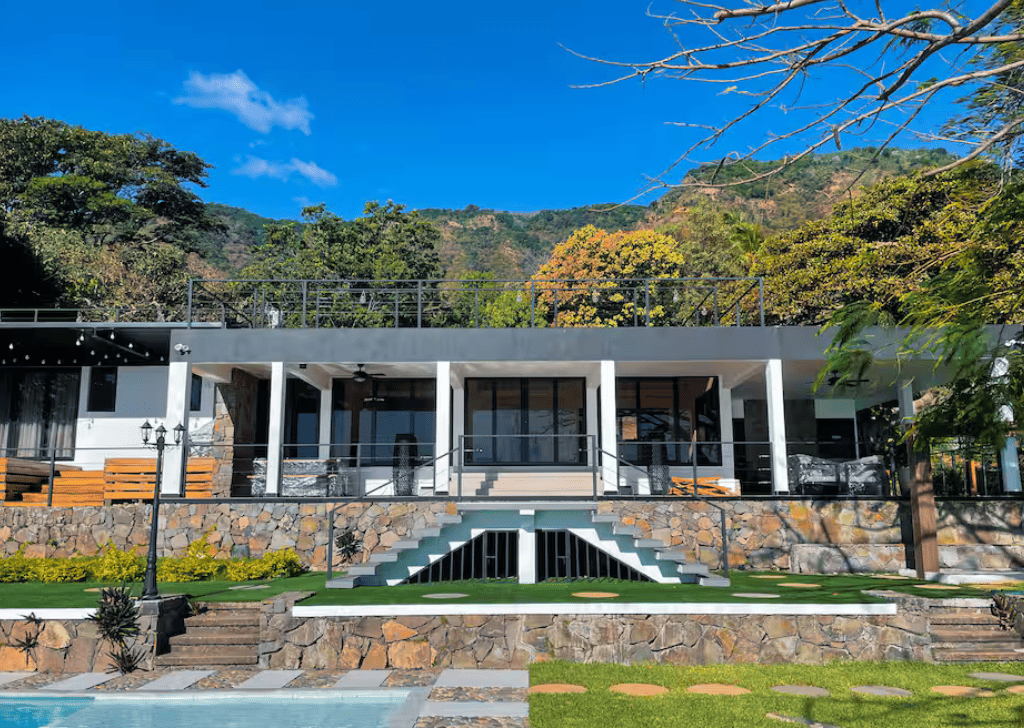 Turquoise View, a modern escape on Lake Coatepeque - 1