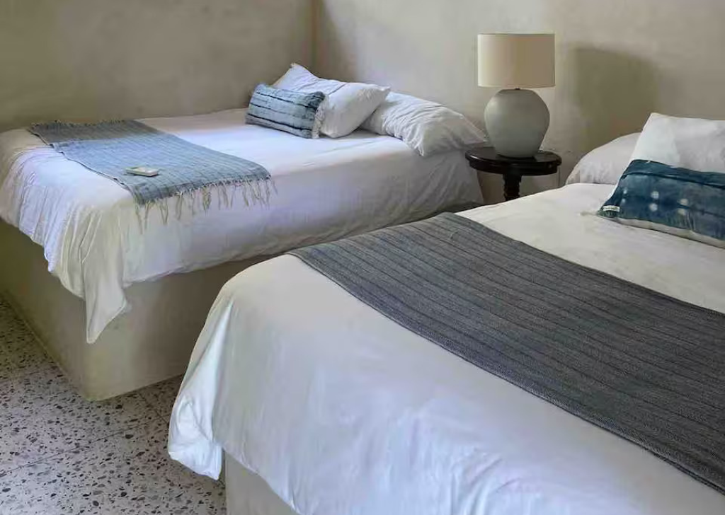 Sihua Surf House, private beachfront villa - 2