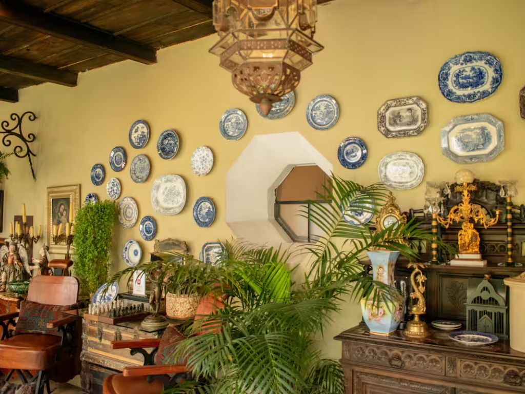 Suite Privada En Tienda de Antiguedades - 4