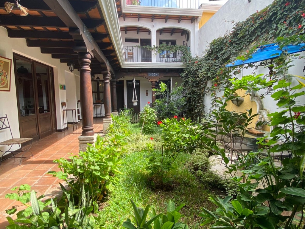 Colonial house with jacuzzi in the center of Antigua Guatemala - 3