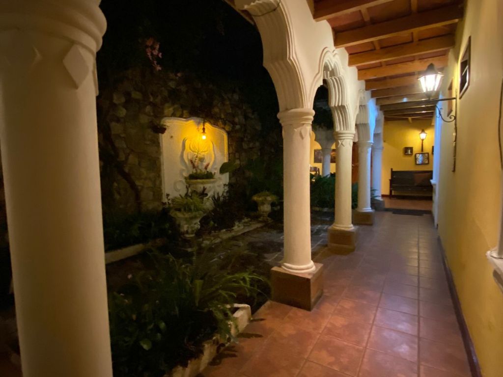 Your Perfect Shelter with Views of the Volcano - 3