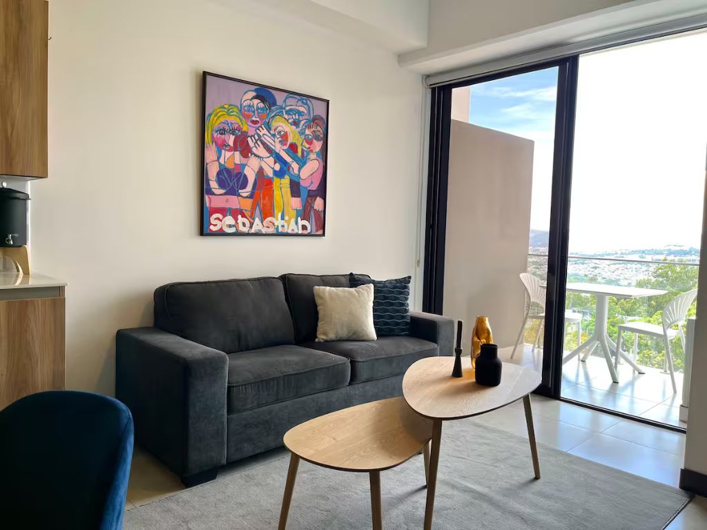 Modern accommodation in the Heart of Zone 13 - 1