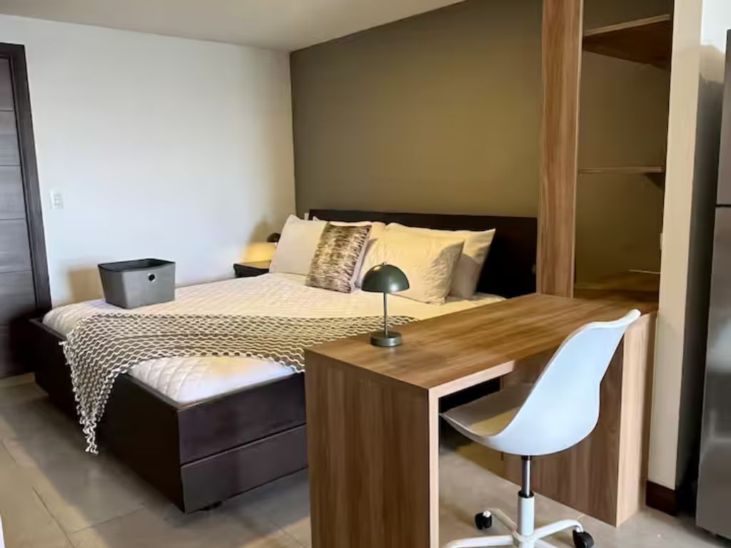 Modern accommodation in the Heart of Zone 13 - 4