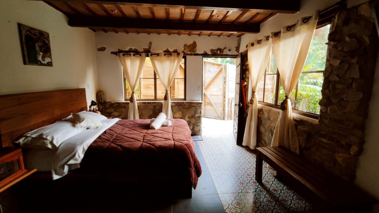 Serene Refuge with Views of Volcanoes in Antigua - 1