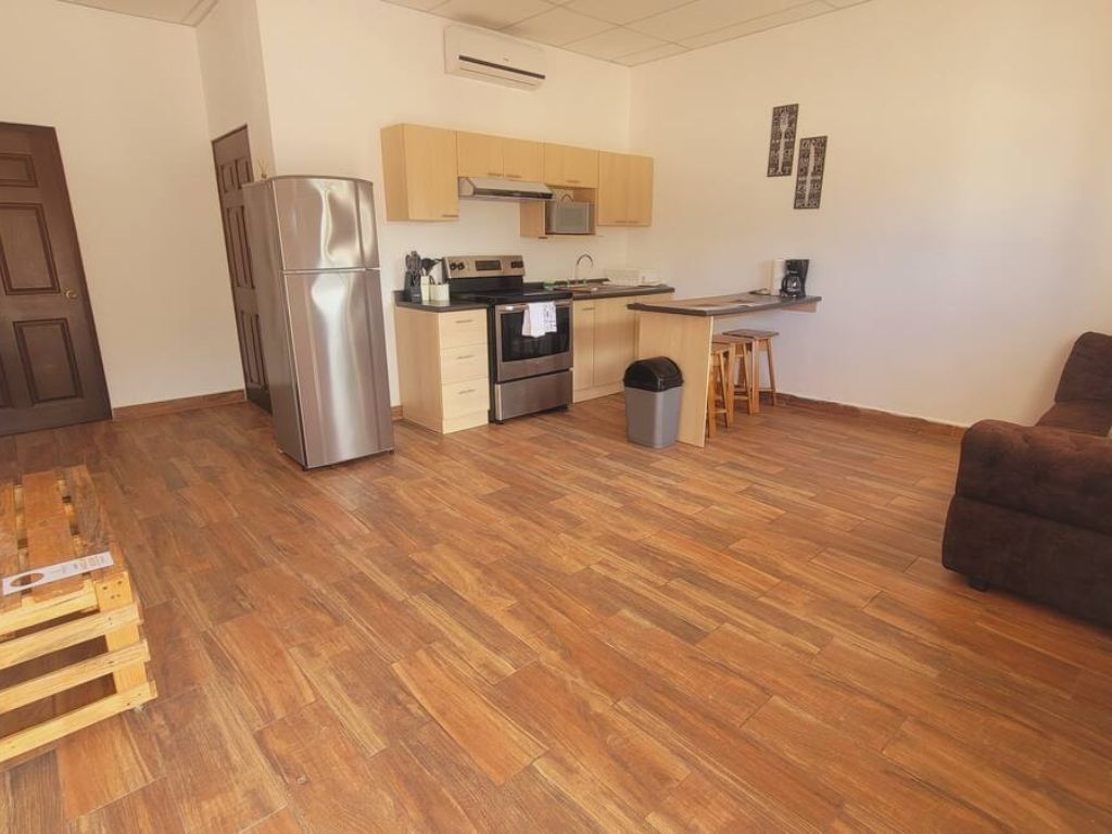 Family accommodation with parking and services nearby in Flores - 3