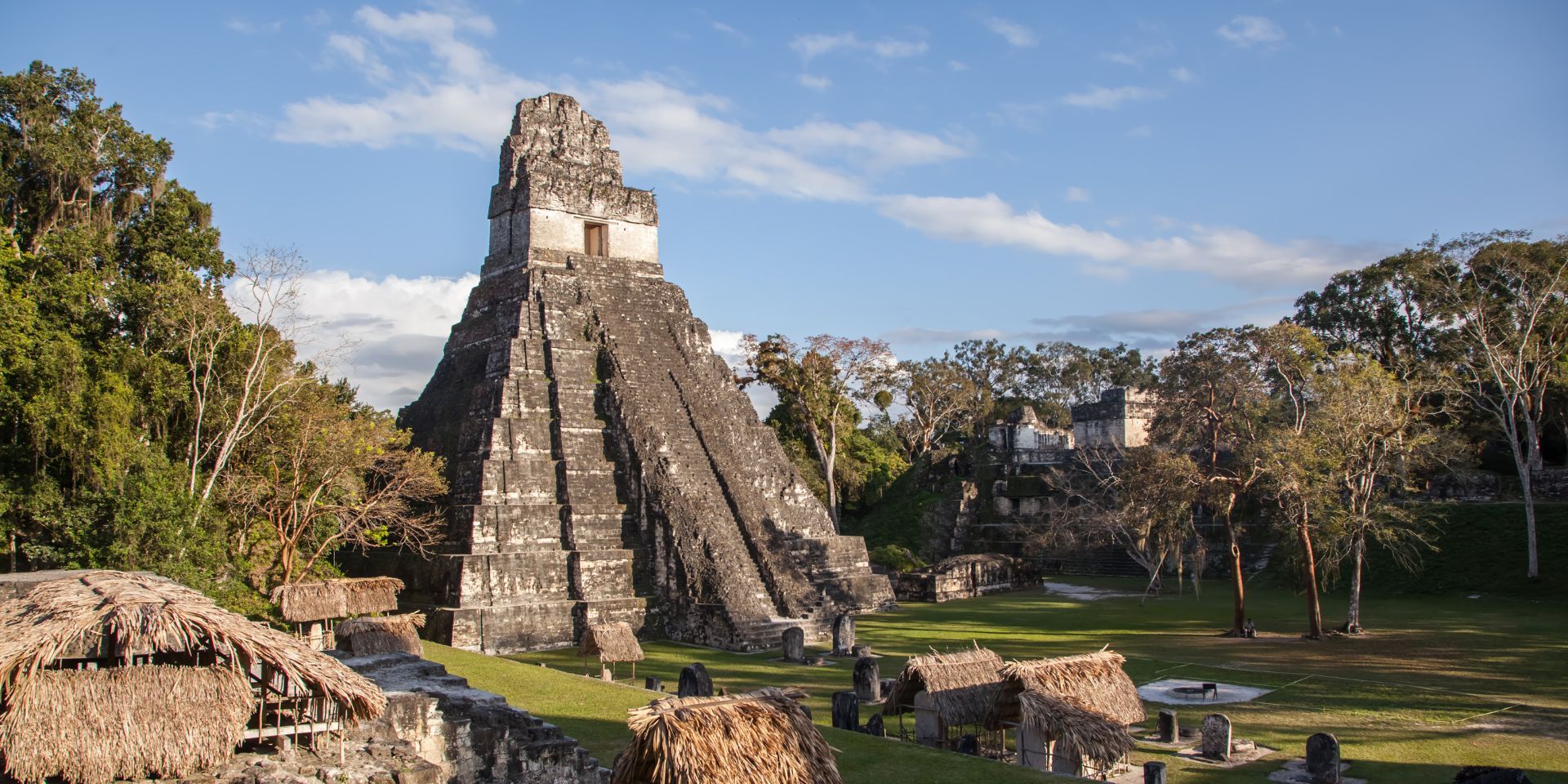 Guatemala is a Central American country known for its rich culture, history, and natural beauty. If you're planning a **short trip to Guatemala** and wondering what to do, here are a few suggestions to make the most of your time.

## Visit Antigua Guatemala

**Antigua** is a UNESCO World Heritage site and a popular tourist destination in Guatemala. The city is known for its well-preserved colonial architecture, picturesque streets, and charming plazas.

You can take a walking tour of the city to admire the beautiful churches, convents, and monasteries, or visit the Central Park for a glimpse of daily life in the city. It is a perfect destination if you have just a few days to stay in Guatemala.

![visitar-antigua-guatemala.jpg](https://cdn.travelisimo.com/visitar_antigua_guatemala_26324ee26f)

##### Credits: Antigua Guatemala

---

## Explore Petén

**Tikal** is one of the most important Mayan archaeological sites in Central America. The site includes a number of pyramids, temples, and plazas that were built between the 7th and 10th centuries. Tikal is also a UNESCO World Heritage site and a must-see for history and archaeology enthusiasts.

If you are already in Petén, visit Flores. This is a charming island town located on the shore of Lake Peten Itza. It is connected to the mainland by a causeway and offers a great base for exploring the nearby Mayan ruins of Tikal. You need just between 3-5 days to get to know Petén in a proper way, although you will want to return soon.

![visitar-peten-guatemala.jpg](https://cdn.travelisimo.com/visitar_peten_guatemala_c46b3584f1)

##### Credits:  Tikal, Petén

---

## Visit Lake Atitlán

**Lake Atitlán** is a stunning lake surrounded by volcanoes and traditional Mayan villages. You can take a boat tour of the lake to visit the different villages and learn about the local culture, or take a hike to one of the nearby volcanoes for a panoramic view of the area. It is just 3 hours away from the city, so it's the perfect getaway.

###### Use the code HOMERENTAL for a 10% discount when booking a place to stay in Guatemala! We have options all around the country.

![visitar-lago-atitlan-guatemala.jpg](https://cdn.travelisimo.com/visitar_lago_atitlan_guatemala_220a2d0850)

##### Credits: Lake Atitlán

---

## Explore the markets

Guatemala is famous for its colorful markets, where you can find everything from traditional textiles to handmade crafts. Some of the most popular markets in Guatemala include the Chichicastenango Market, the **Panajachel Market**, and the Santiago Atitlán Market.

![visitar-mercados-guatemala.jpg](https://cdn.travelisimo.com/visitar_mercados_guatemala_1a9bf32f72)

##### Credits: Market in Guatemala

---

## Visit the Pacaya Volcano

The **Pacaya Volcano** is one of the active volcanoes in Guatemala. You can take a guided hike to the volcano's summit for an unforgettable experience and a chance to see the volcano's activity up close.

![visitar-volcan-de-pacaya-guatemala.jpg](https://cdn.travelisimo.com/visitar_volcan_de_pacaya_guatemala_c342879564)

##### Credits: Pacaya volcano

---

If you're planning a short trip, consider visiting Antigua, exploring Tikal, visiting Lake Atitlán or the Pacaya volcano. With just a few days in Guatemala, you can experience a glimpse of the country's diverse offerings.

Are you going to visit Guatemala soon? Book your accommodation, transportation and activities at [Travelisimo](https://travelisimo.com/), all your travel needs in one place. 
