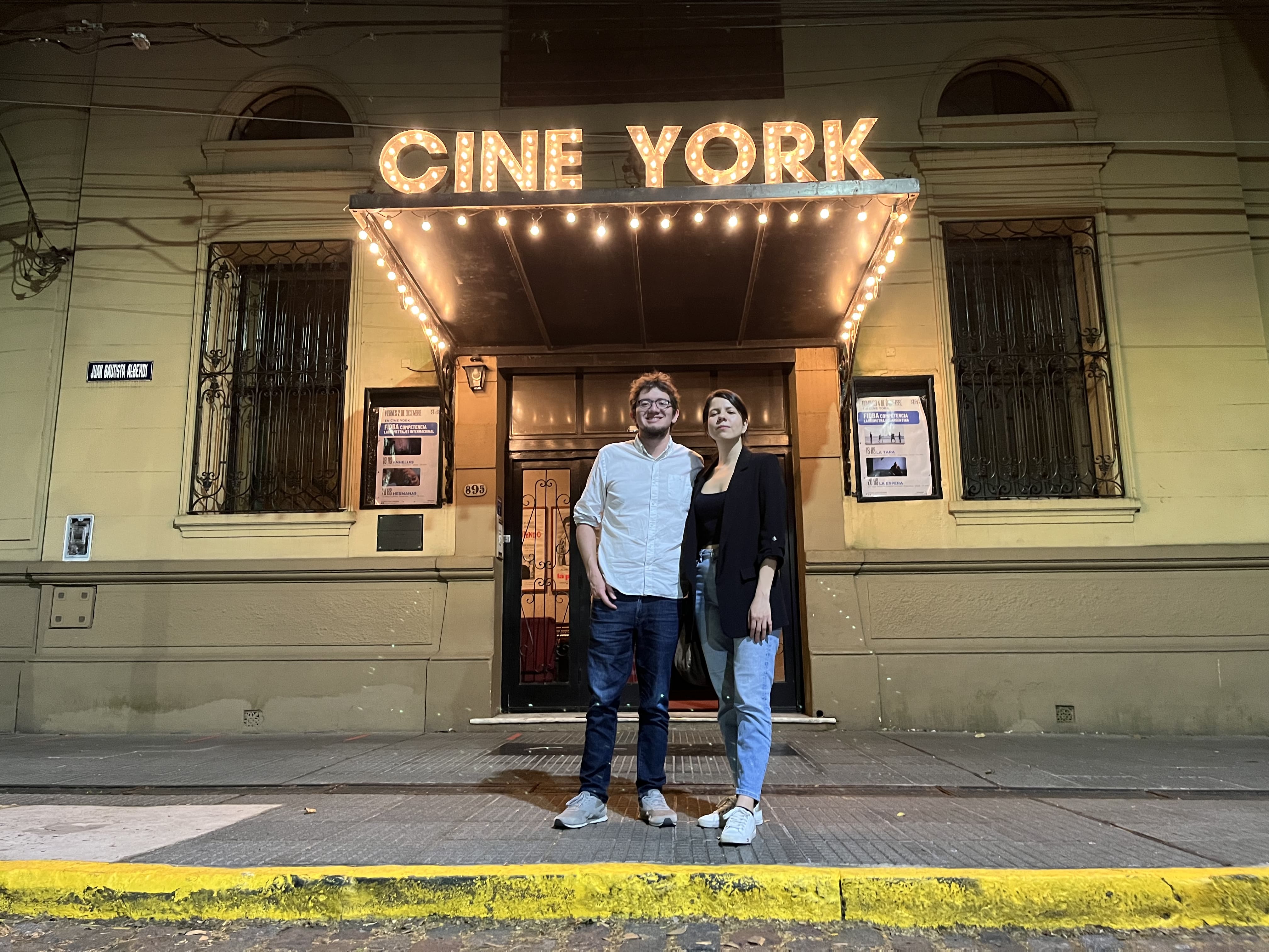 Beneficiarios estrenan película 'Hermanas'
