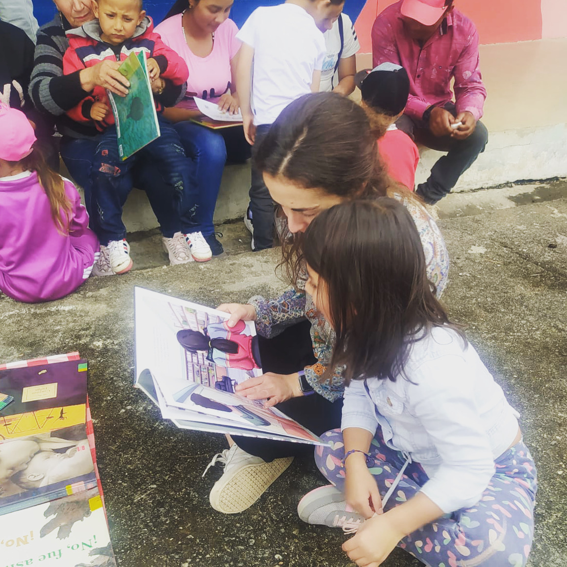 Picnic de palabra, niños leyendo