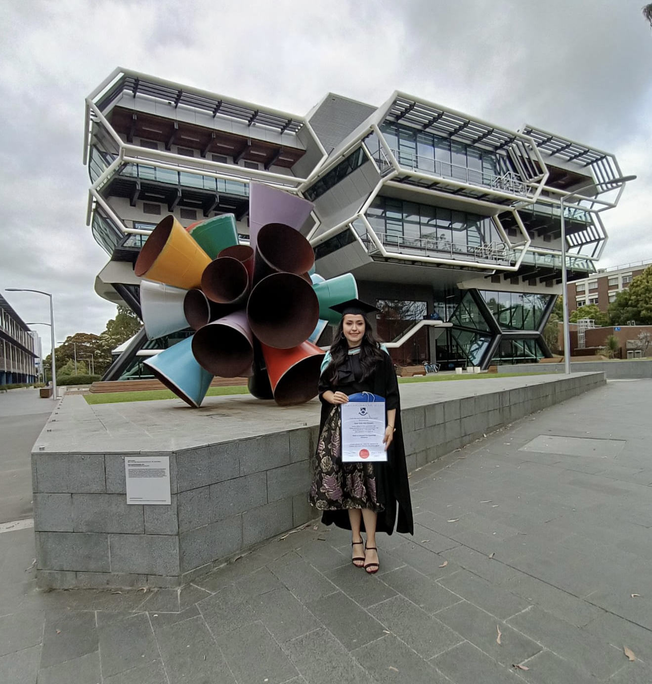 En su graduación, en territorio australiano.