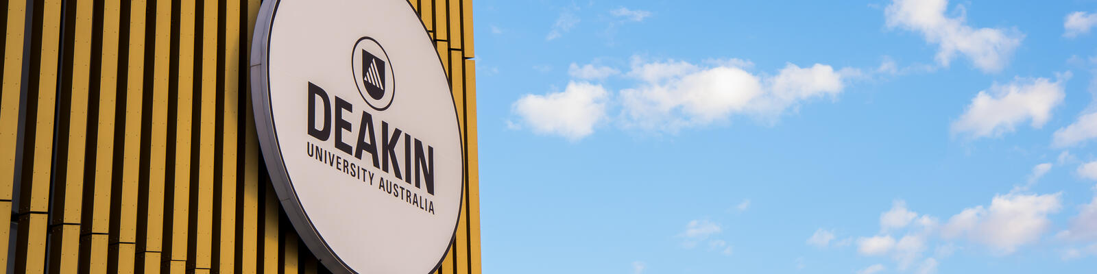 5555_150769_Deakin_Logo_Sign_BC_Roof_Top_06.jpg