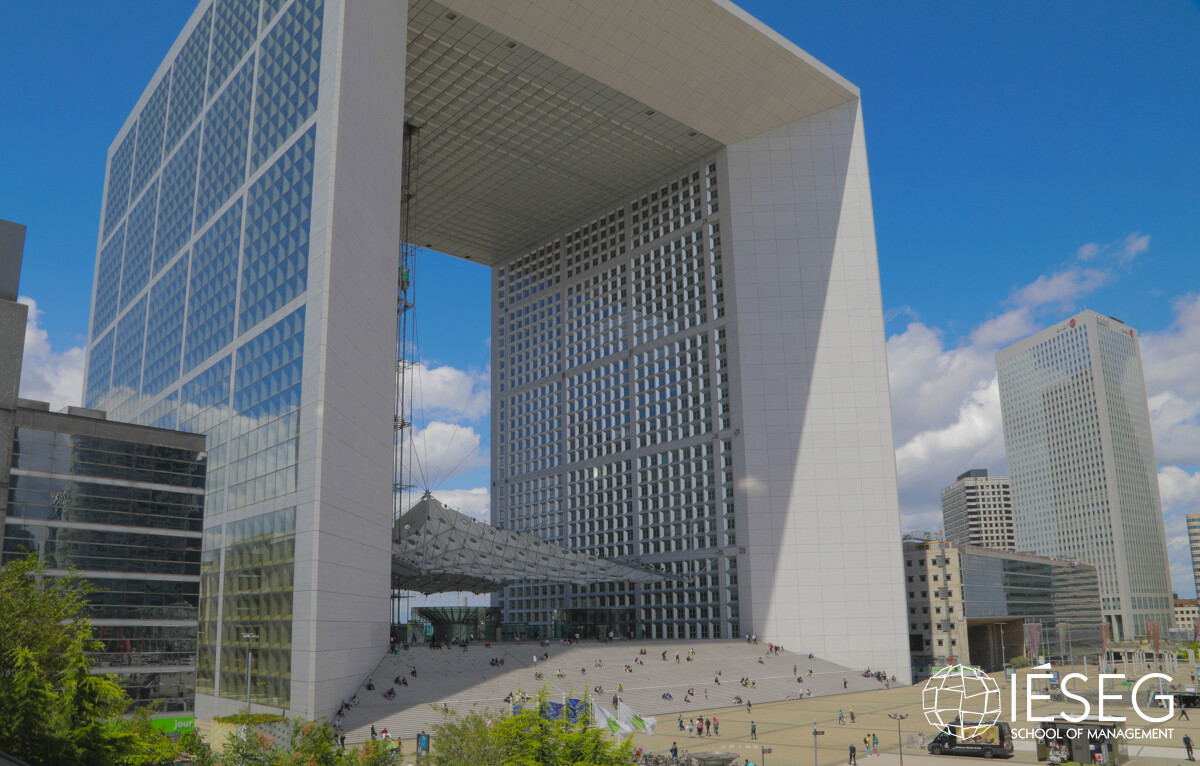 ESEG-Campus_Paris_-_Grande_Arche_-_Exterieur-IESEG___Renaud_SAGNIER-174195-1200.JPG