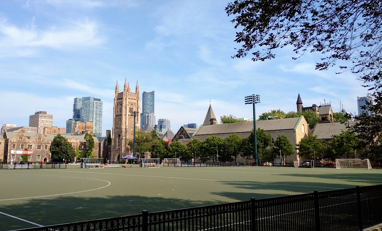 Estudia inglés en la Universidad de Toronto (Canadá)